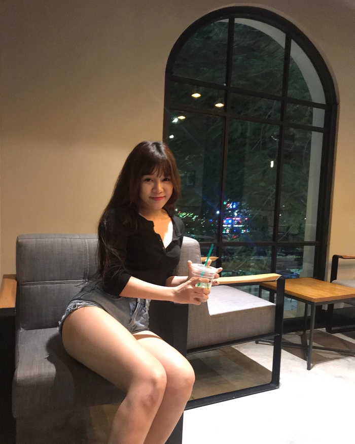Diện quần 3cm bạn gái Lâm Tây “ăn đứt” dàn mỹ nhân Việt nổi tiếng sexy