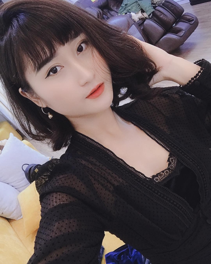 Đọ cuộc sống sang chảnh của bạn gái tuyển VN