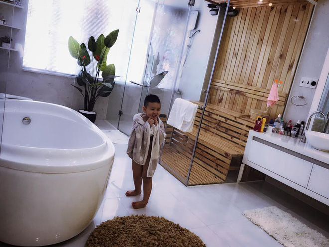 Đọ khối tài sản Vy Oanh - Minh Tuyết: Kẻ tám lạng, người nửa cân
