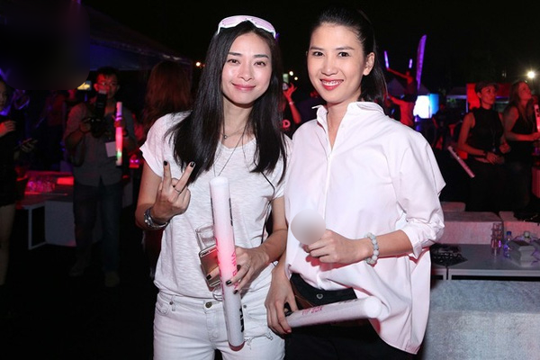 Đứng hình với trang phục đi bar của sao Việt