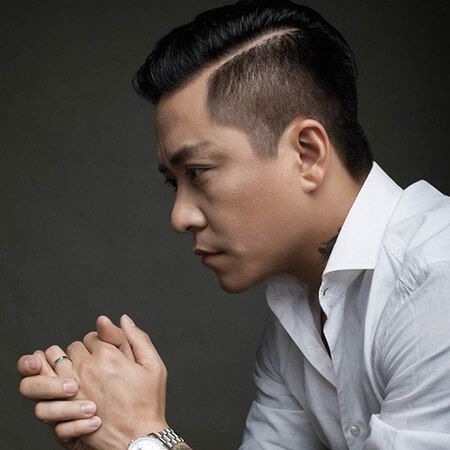 Tuấn Hưng gặp sự cố: Đang hát thì xin vào sân khấu vì bị đau bụng!
