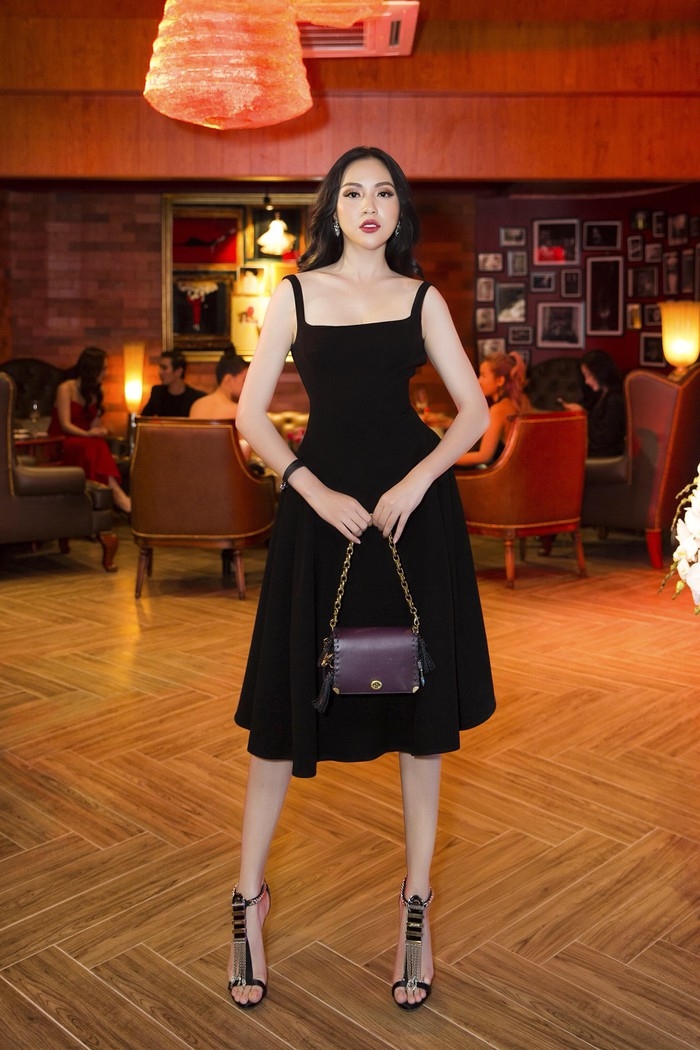 Top sao mặc đẹp - xấu: Sam khoe chân dài gợi cảm, Đông Nhi mặc xấu