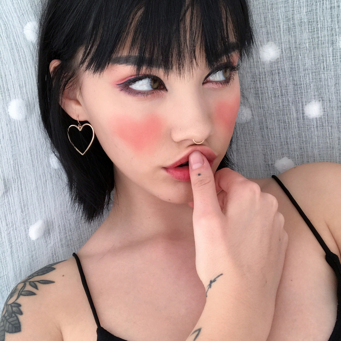 Gợi ý cách make up “không đụng hàng” khi “quẩy” cùng hội bạn dịp tết