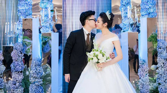 Hết giấu giếm, Á hậu Tú Anh chính thức công khai chuyện vừa sinh nở