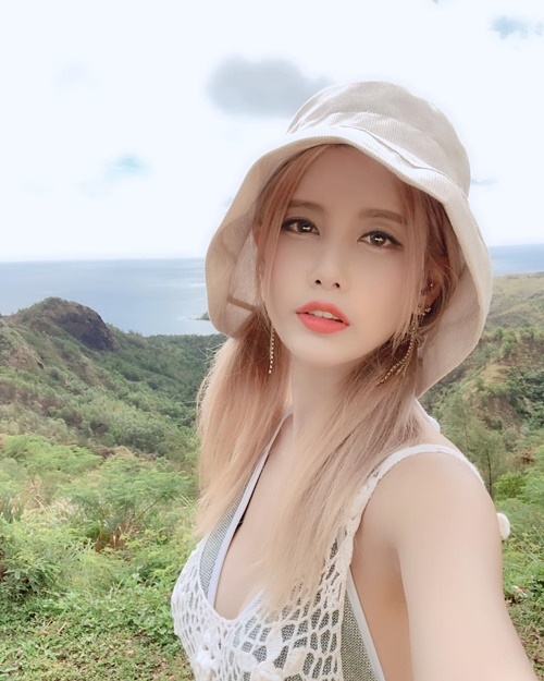 Ảnh hot sao Hàn: Rosé vừa đẹp vừa chảnh