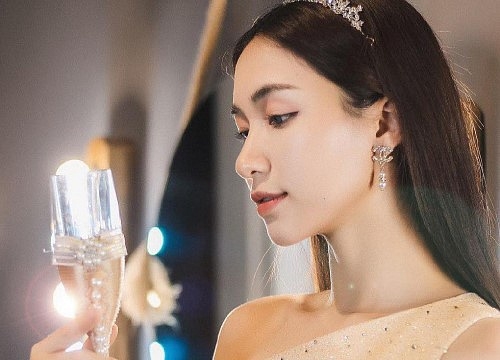 Bạn trai Hòa Minzy đăng ảnh bảo vệ bạn gái sau khi cô bị ném đá