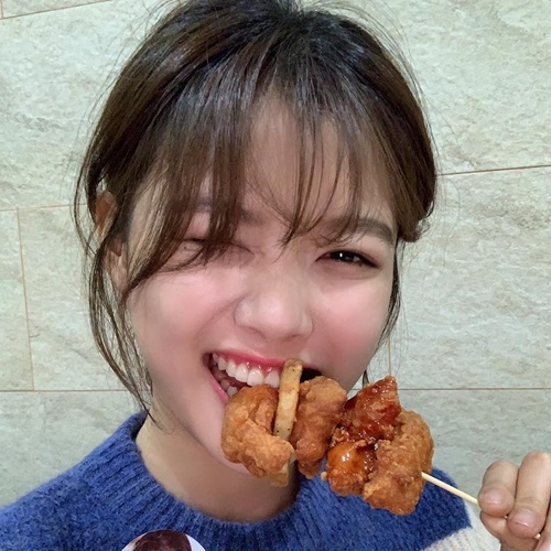 Ảnh hot sao Hàn: Goo Hye Sun cắt phăng mái tóc
