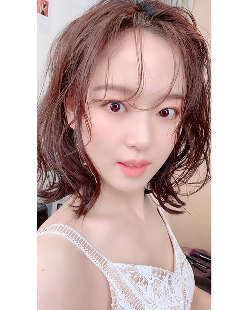 Ảnh hot sao Hàn: Goo Hye Sun cắt phăng mái tóc