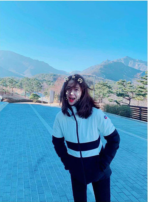 Ảnh hot sao Hàn: Goo Hye Sun cắt phăng mái tóc
