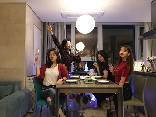 Ảnh hot sao Hàn: Goo Hye Sun cắt phăng mái tóc