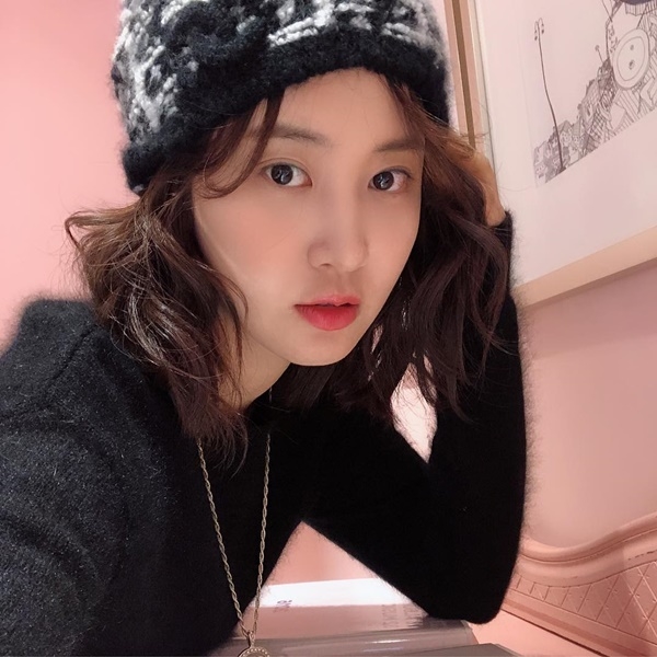 Ảnh hot sao Hàn: Goo Hye Sun cắt phăng mái tóc