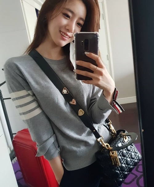 Ảnh hot sao Hàn: Goo Hye Sun cắt phăng mái tóc