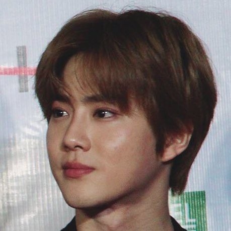 Idol Kpop có còn lung linh trong những bức ảnh chụp của team qua đường