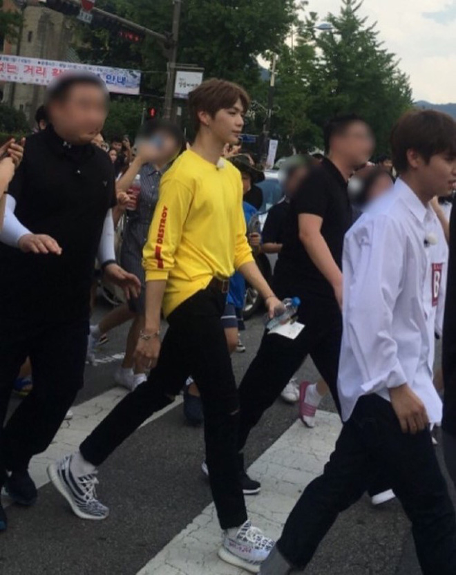 Idol Kpop có còn lung linh trong những bức ảnh chụp của team qua đường