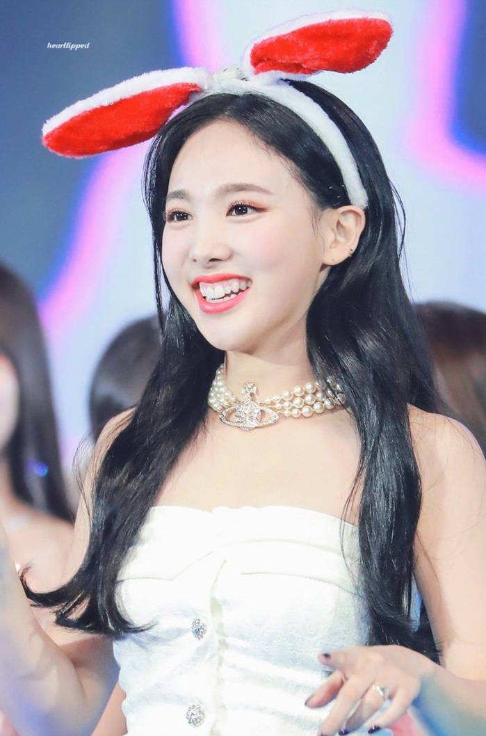 Idol nữ Hàn chẳng may sinh ra dưới chòm sao thị phi