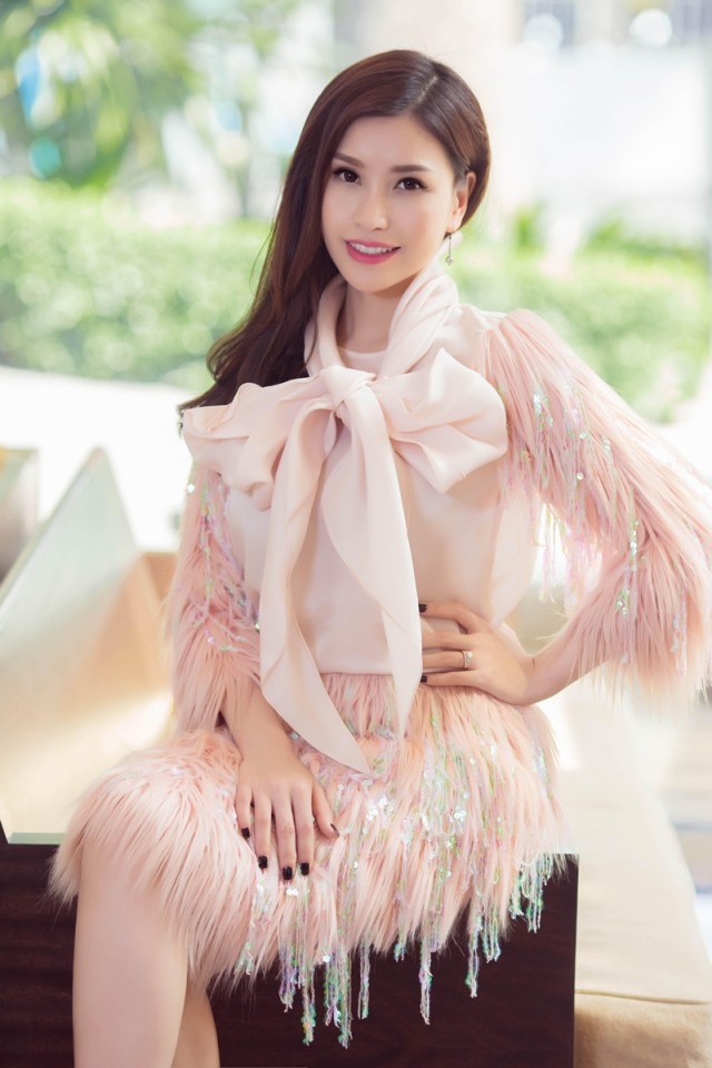 Jolie Nguyễn tố bạn thân giật bồ, hoa hậu Lam Cúc đáp trả