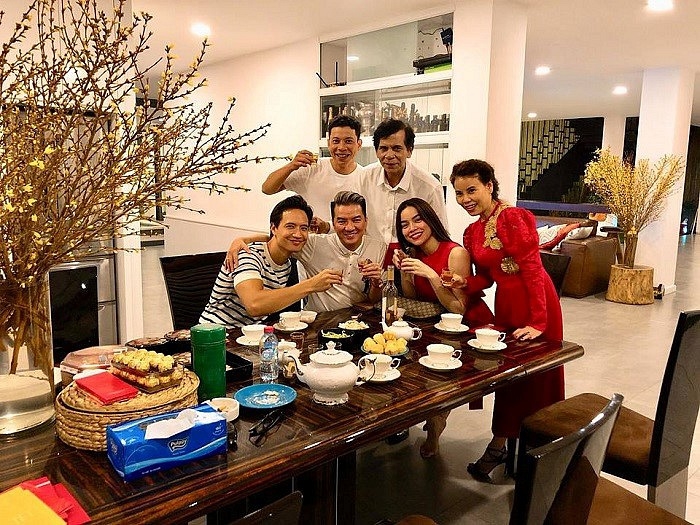 Khi sao an tet: Nguoi kieng khem kho so, rieng Angela Phuong Trinh thi…