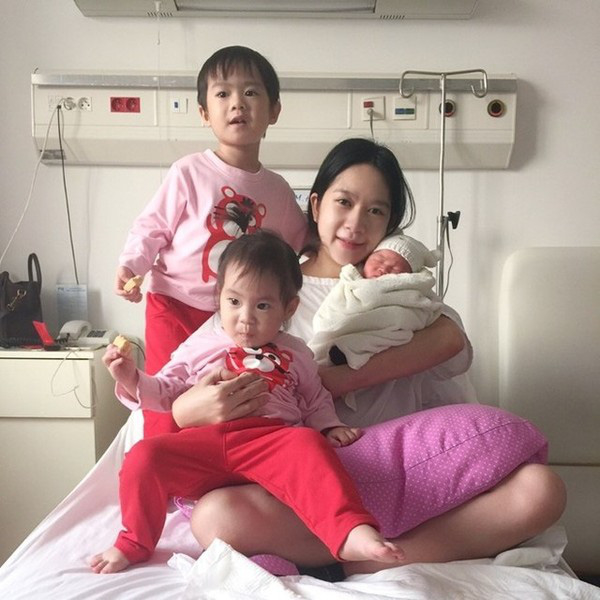Khi sao Viet mang bau: Nguoi nguy co nut vet mo, nguoi doi dien kha nang vo tu cung