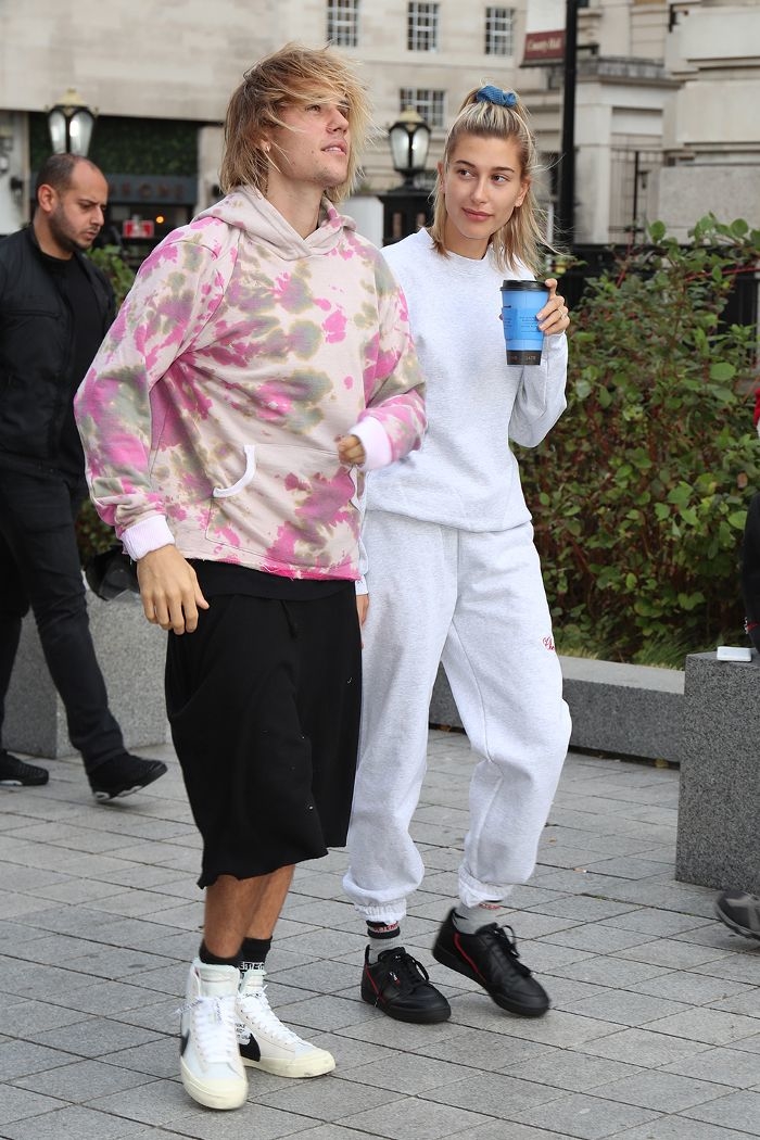 Khoảnh khắc Hailey nhìn Justin Bieber hành xử trẻ con đầy âu yếm