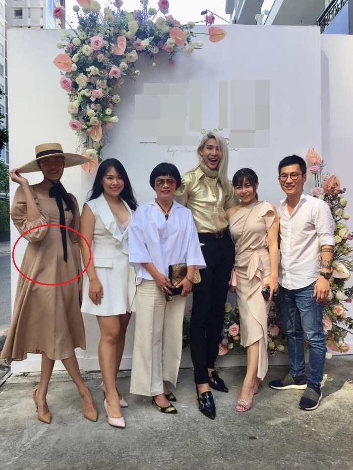 Lan Khuê lộ rõ vòng 2 to bất thường trong sự kiện của bạn thân