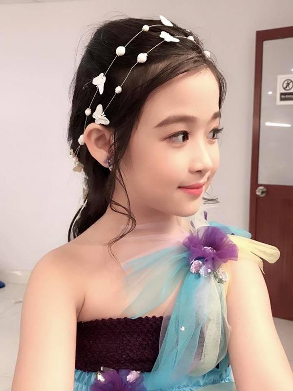 Lộ diện mỹ nhân nhí được ví von là hậu duệ của Đặng Thu Thảo, Tiểu Vy