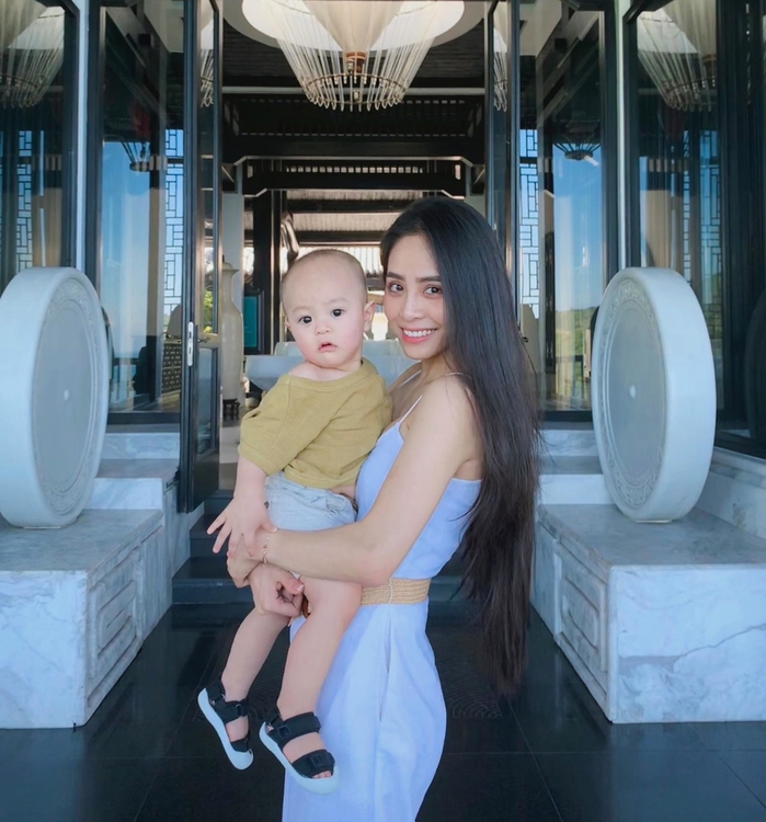 Loạt ảnh bikini nóng bỏng của ca nương Kiều Anh