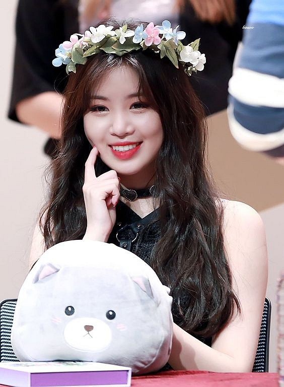 Loạt Idol Hàn chứng minh: V-line xưa rồi, mặt tròn giờ mới là xu hướng