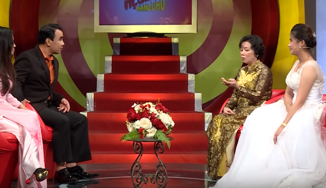 Mẹ chồng chỉ dạy con dâu bí quyết giường chiếu để giữ chồng