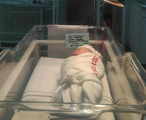 Mẹ đơn thân 18 tuổi vác bụng bầu lên giảng đường