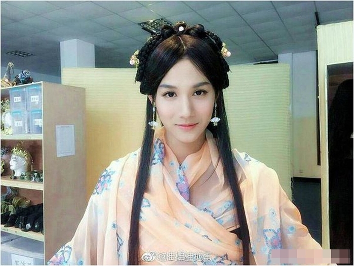 Mỹ nam Cbiz giả gái: Người xinh ngất ngây, kẻ khiến fan hết hồn