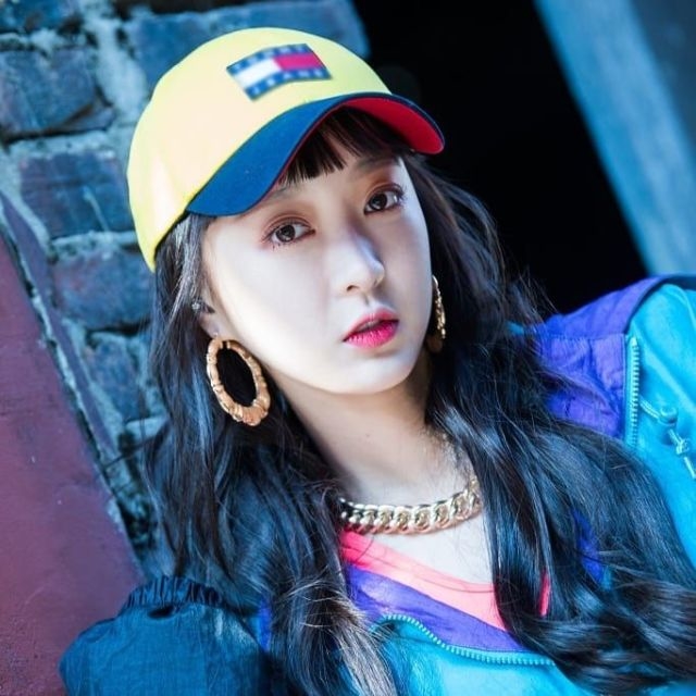 Nghịch lý idol bị “dìm hàng” dù có cả thanh lẫn sắc