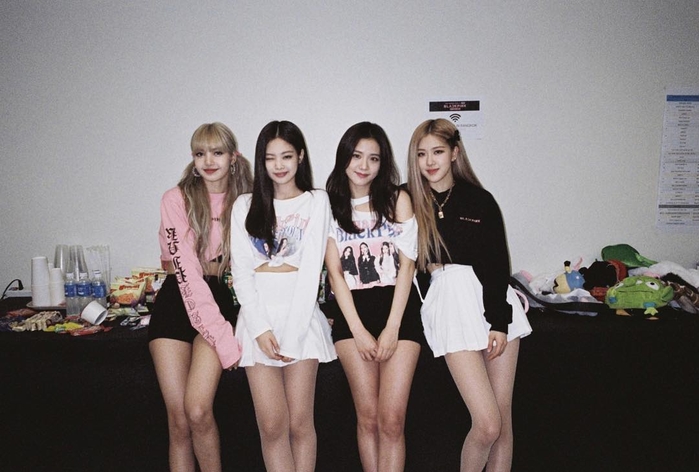Nghịch lý idol bị “dìm hàng” dù có cả thanh lẫn sắc