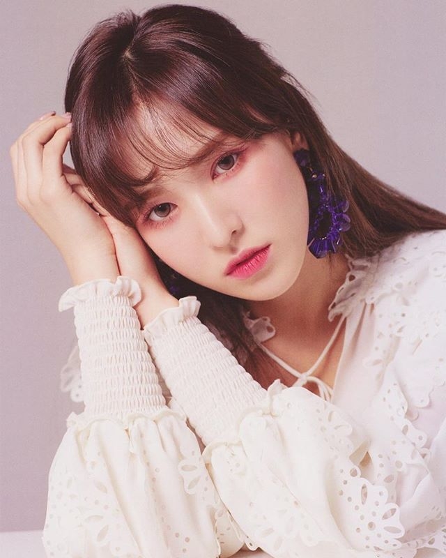 Nghịch lý idol bị “dìm hàng” dù có cả thanh lẫn sắc