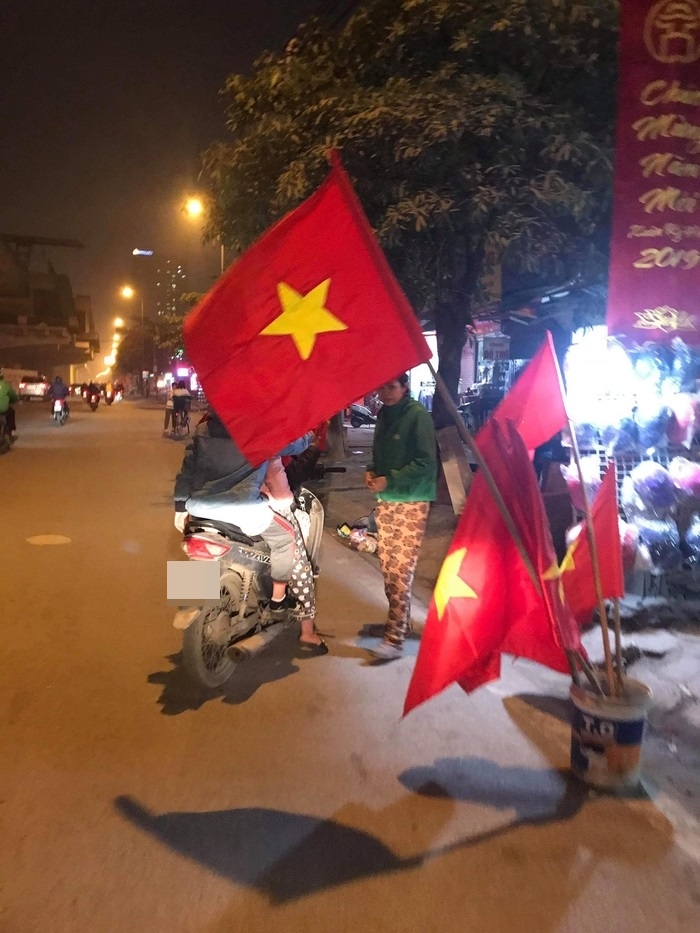 Người dân “xuống đường” sau khi Việt Nam thắng Jordan