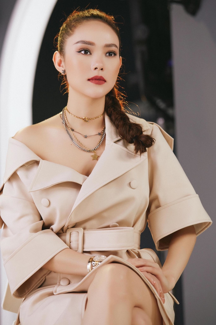 Nhìn lại hành trình “vịt hóa thiên nga” của Minh Hằng tại The Face