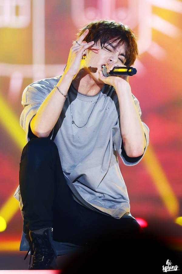 Những fansite của các idol nam Kpop được theo dõi nhất trên Twitter