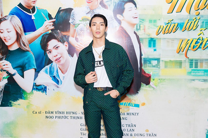 Những hội bạn chơi càng thân càng giống nhau bất ngờ của showbiz Việt