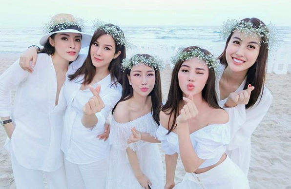 Những hội bạn chơi càng thân càng giống nhau bất ngờ của showbiz Việt