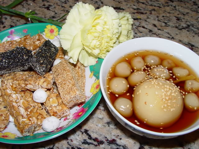 Những món cần phải có trong mâm cỗ cúng ông Táo của hai miền Nam - Bắc