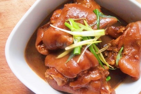 Những món nên và không nên ăn mà mẹ cho con bú cần lưu ý trong dịp Tết