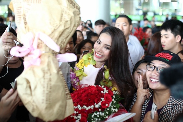 Hoa hậu về nước: : Người được săn đón, người không ai quan tâm