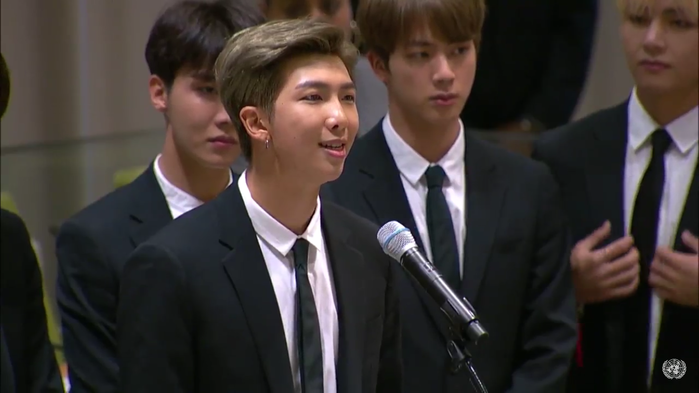 RM nói gì về vị trí trưởng nhóm của mình trong BTS?
