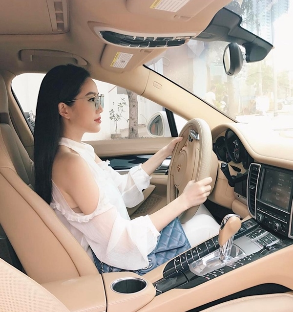 Sao lái xe tiền tỉ: Người được khen sang chảnh, người lại bị chỉ trích