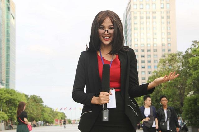 Sao make over tuần qua: Lâm Khánh Chi lộ da cổ già nua