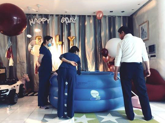 Sao nữ Hàn sinh thường thành công bằng phương pháp đẻ con dưới nước