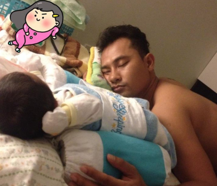 Khoảnh khắc tình cảm nhất của bố con nhà sao Việt khi ngủ