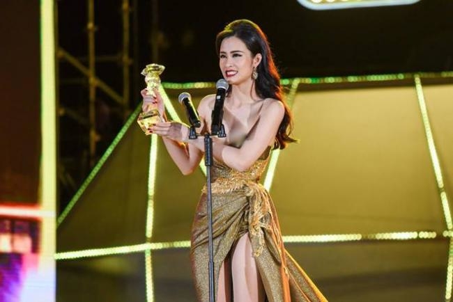 Siêu mẫu vàng Phương Mai cùng loạt mỹ nhân Việt hoảng hồn vì tụt váy