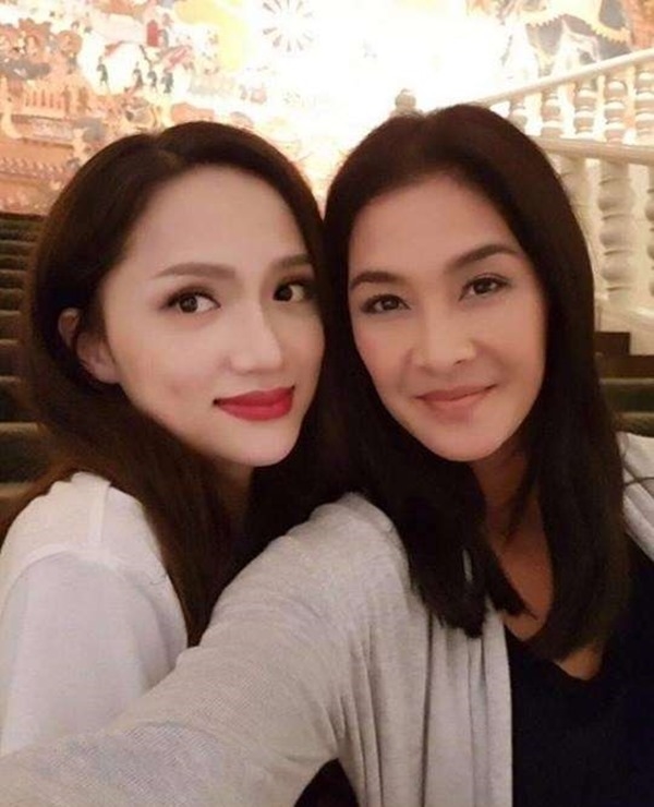 “So kè” với sao Thái: Hương Giang đẹp áp đảo, Lâm Khánh Chi lép vế