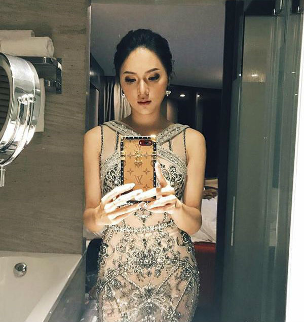 Soi ốp điện thoại sao Việt: Hương Giang, Kỳ Duyên…“chanh sả” đẳng cấp