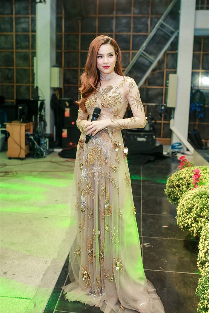 Tất bật chạy show trước tết: Người cày tiền trả nợ, người kiệt sức ngủ